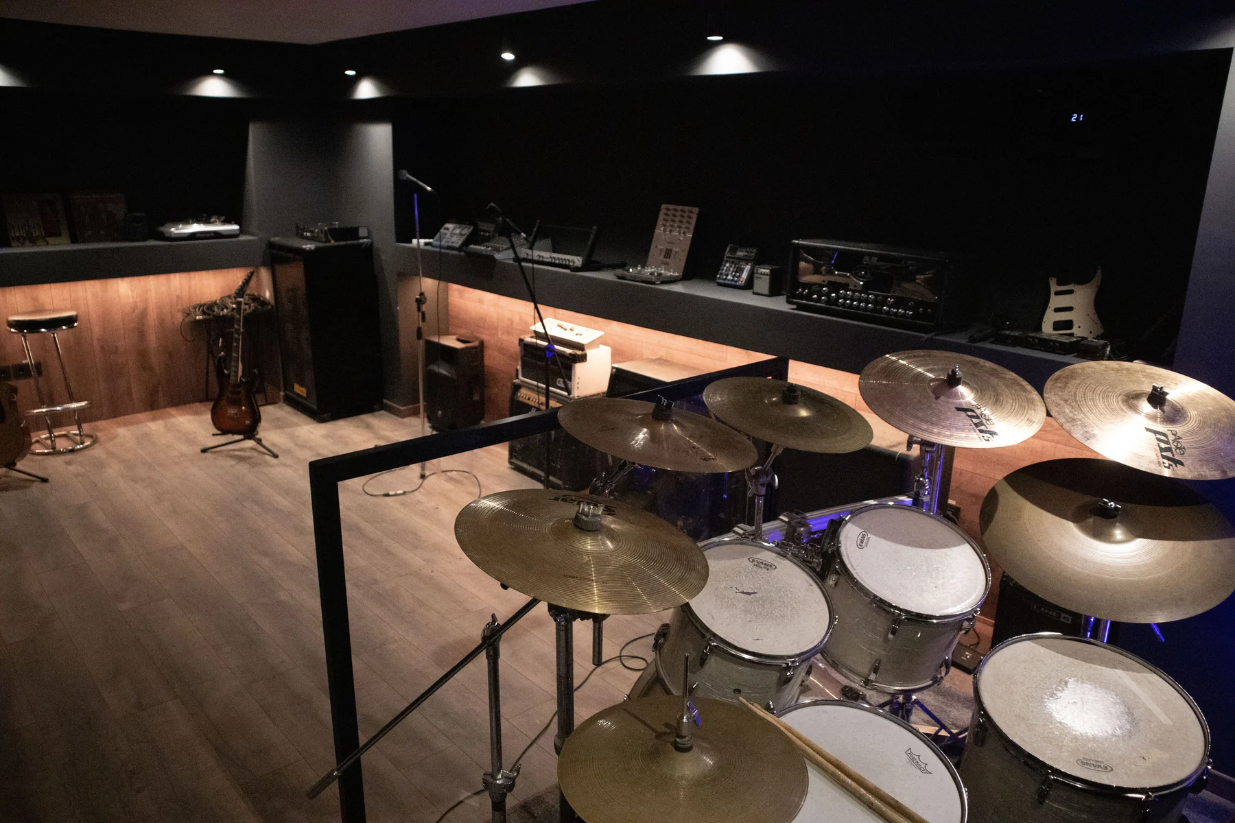 Spacious room for bands and live recordings